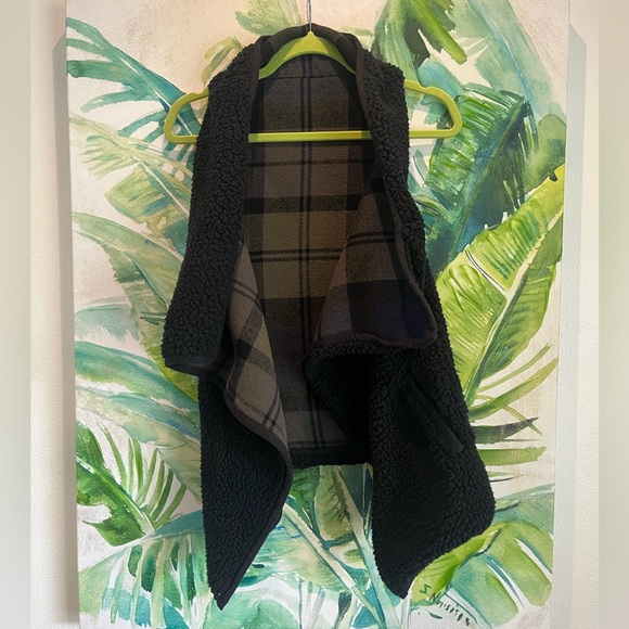 Reversible Draped Vest - Picture 4 of 10